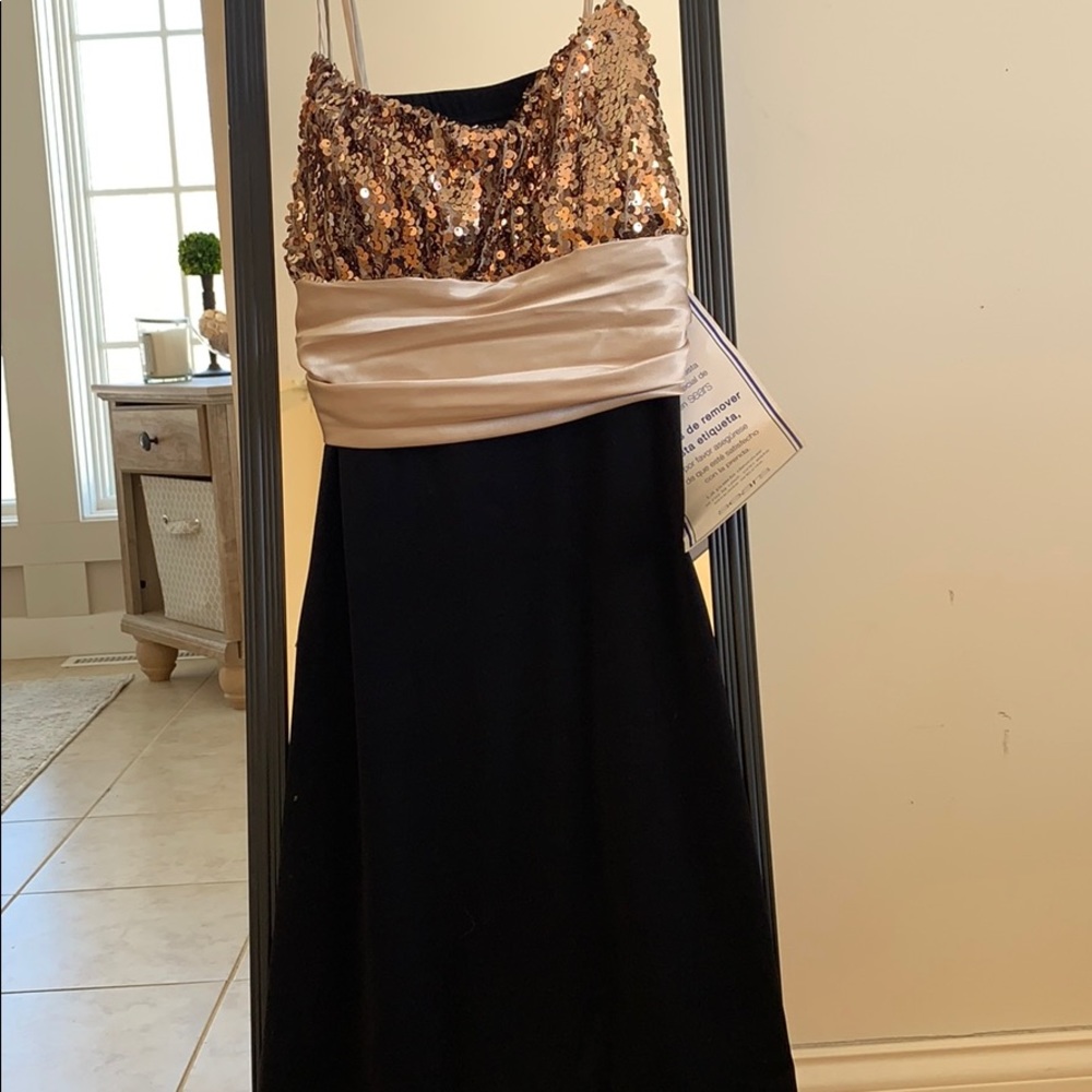 Dress - Picture 5 of 5